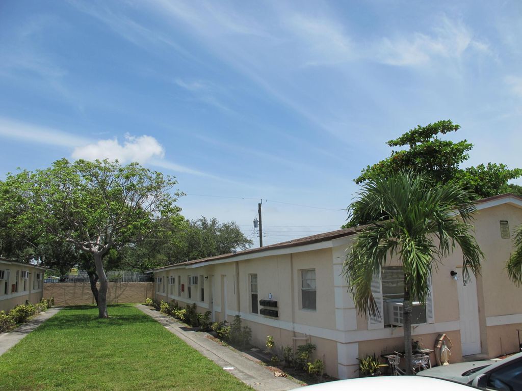 Photo of 408 NW 10th Street #4, Hallandale Beach, FL 33009 (MLS # B26014838)