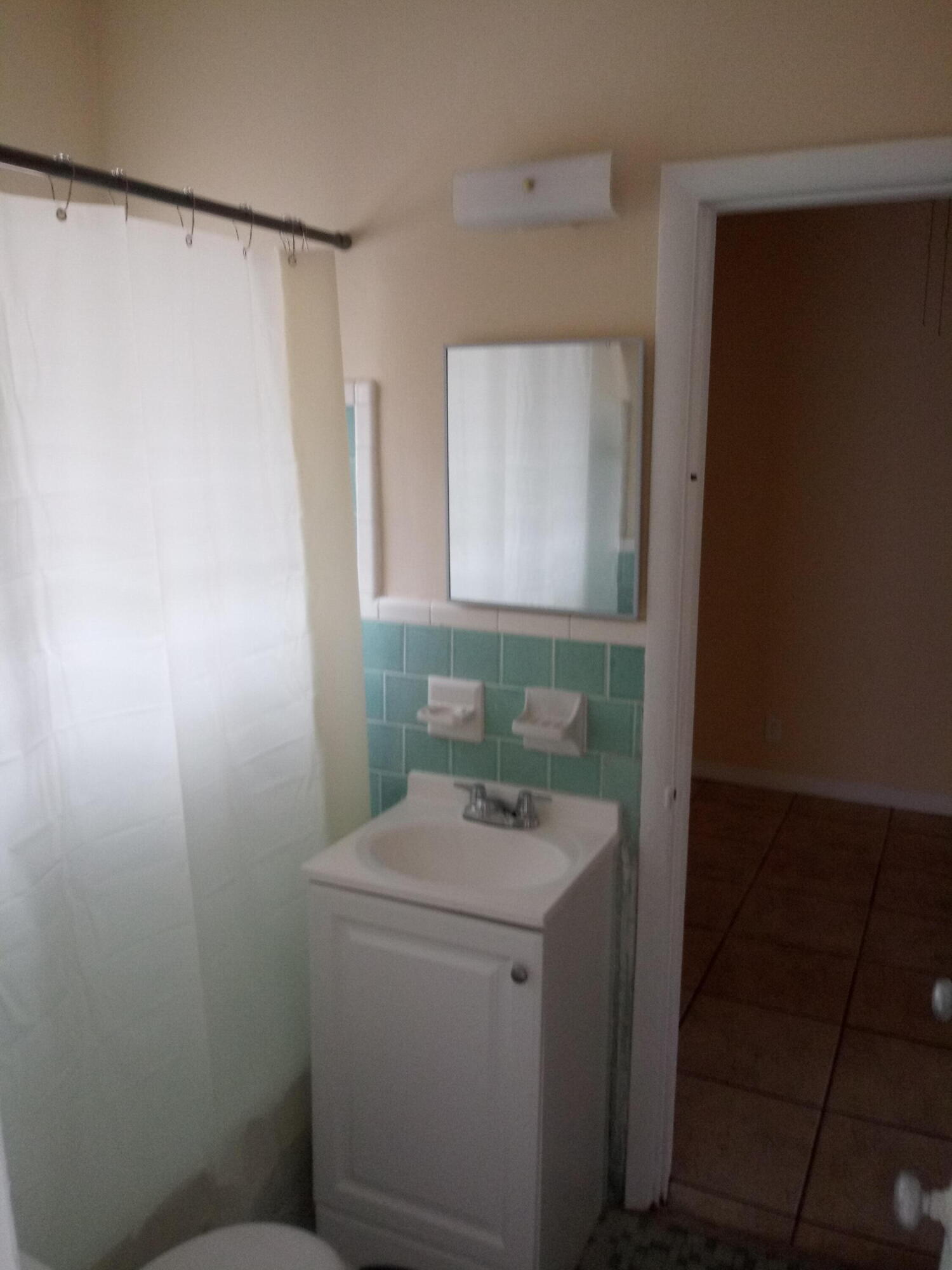 LINCOLN PARK REPLAT - Residential Lease