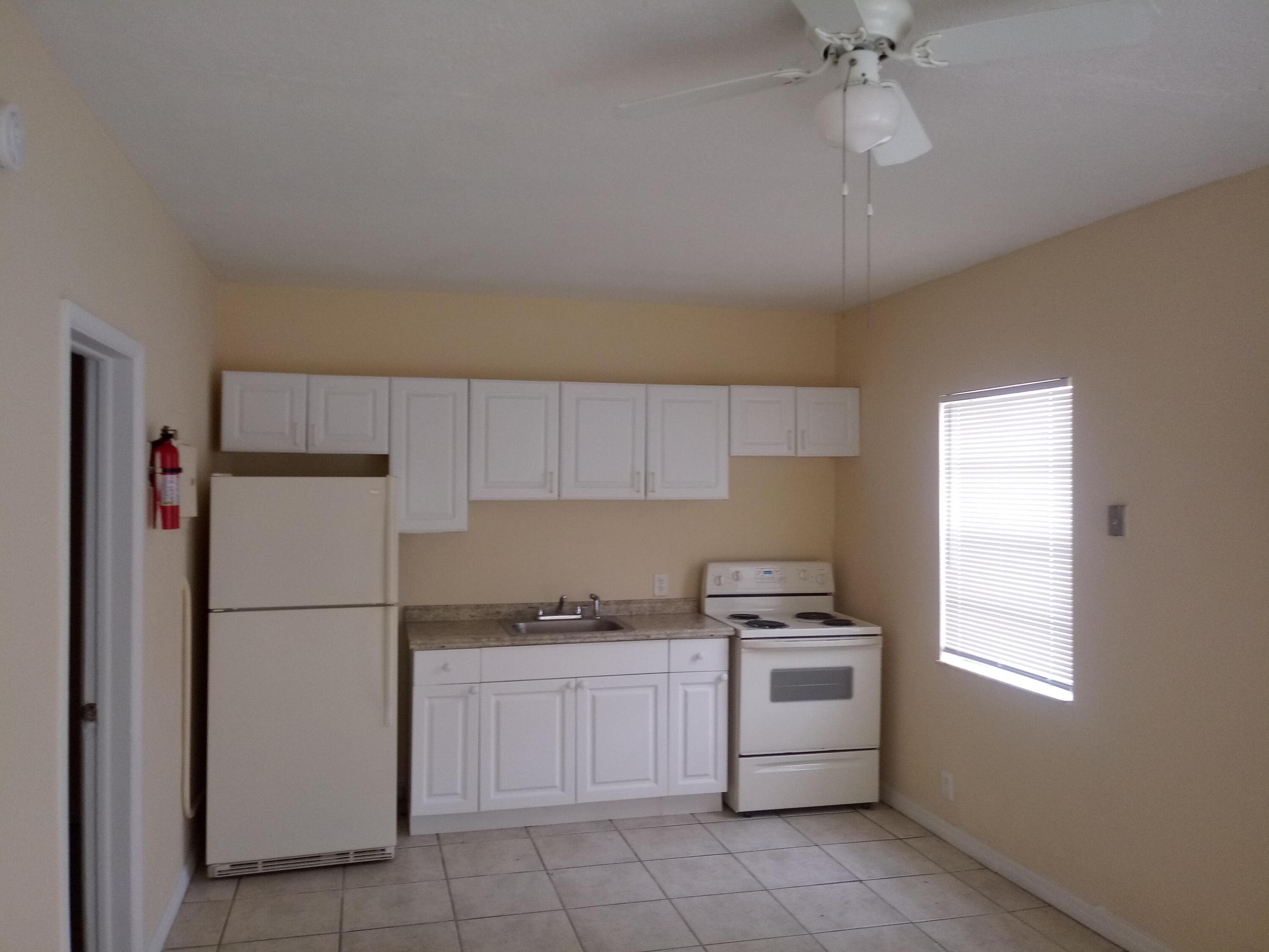 LINCOLN PARK REPLAT - Residential Lease