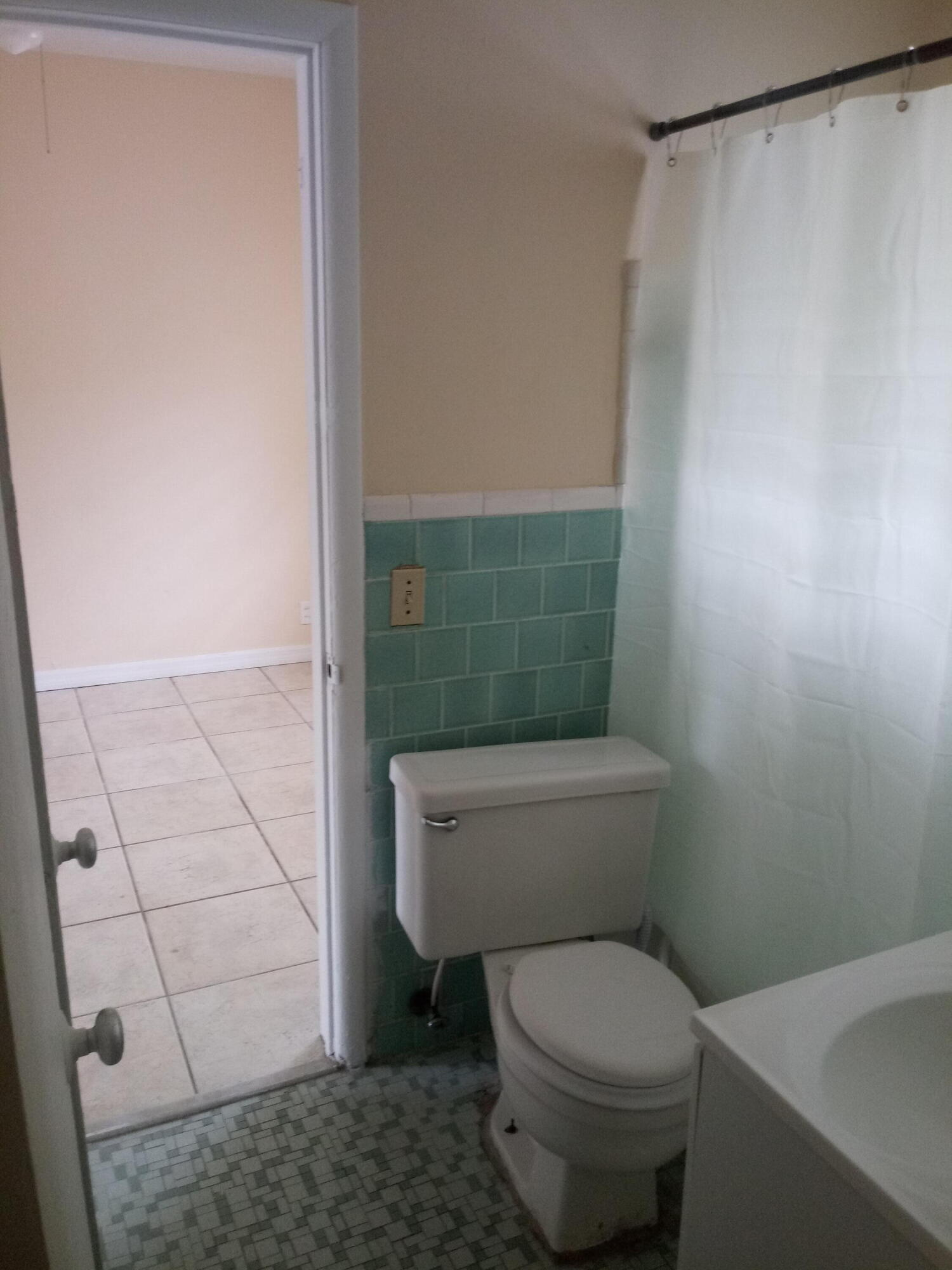 LINCOLN PARK REPLAT - Residential Lease