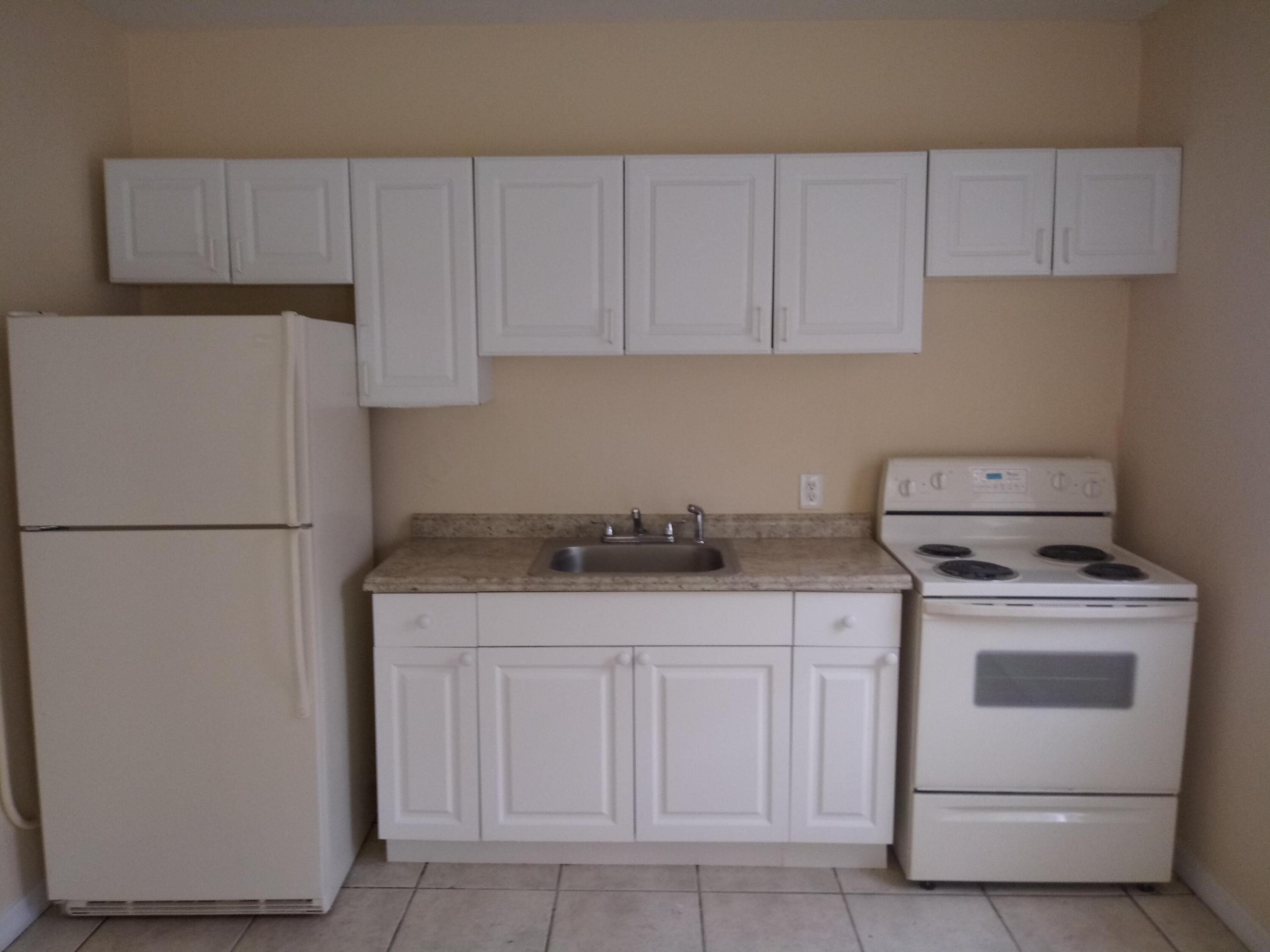 LINCOLN PARK REPLAT - Residential Lease