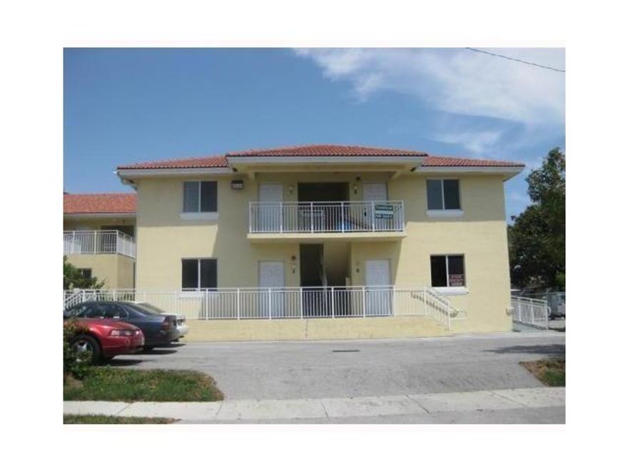 Great condition 1 Bed/1Bath unit in Miami River. 2nd floor entry, no elevator. Freshly painted, corner unit, Tiled
throughout. New AC 2025. Accordion shutters, 1 uncovered park. space assigned. Common laundry on-site. Right
across Allapattah Mini Park. Easy access to Dolphin Expwy. Water is not included in the rent. 1 small pet allowed.
Max. 2p. regardless of age. Available now.
