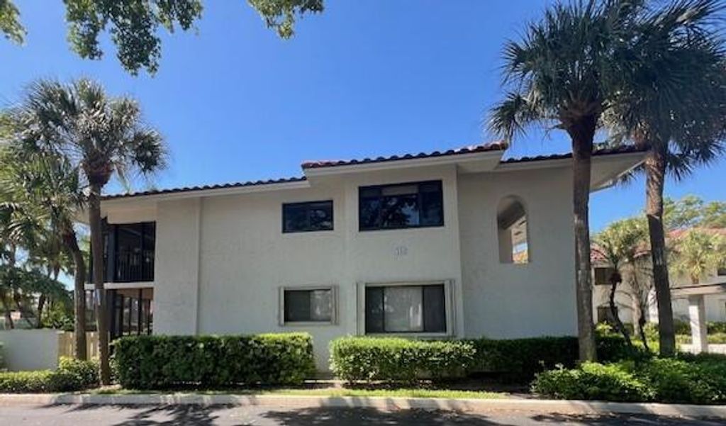 Photo of 100 Pelican Pointe Drive #203, Delray Beach, FL 33483 (MLS # R10996183)