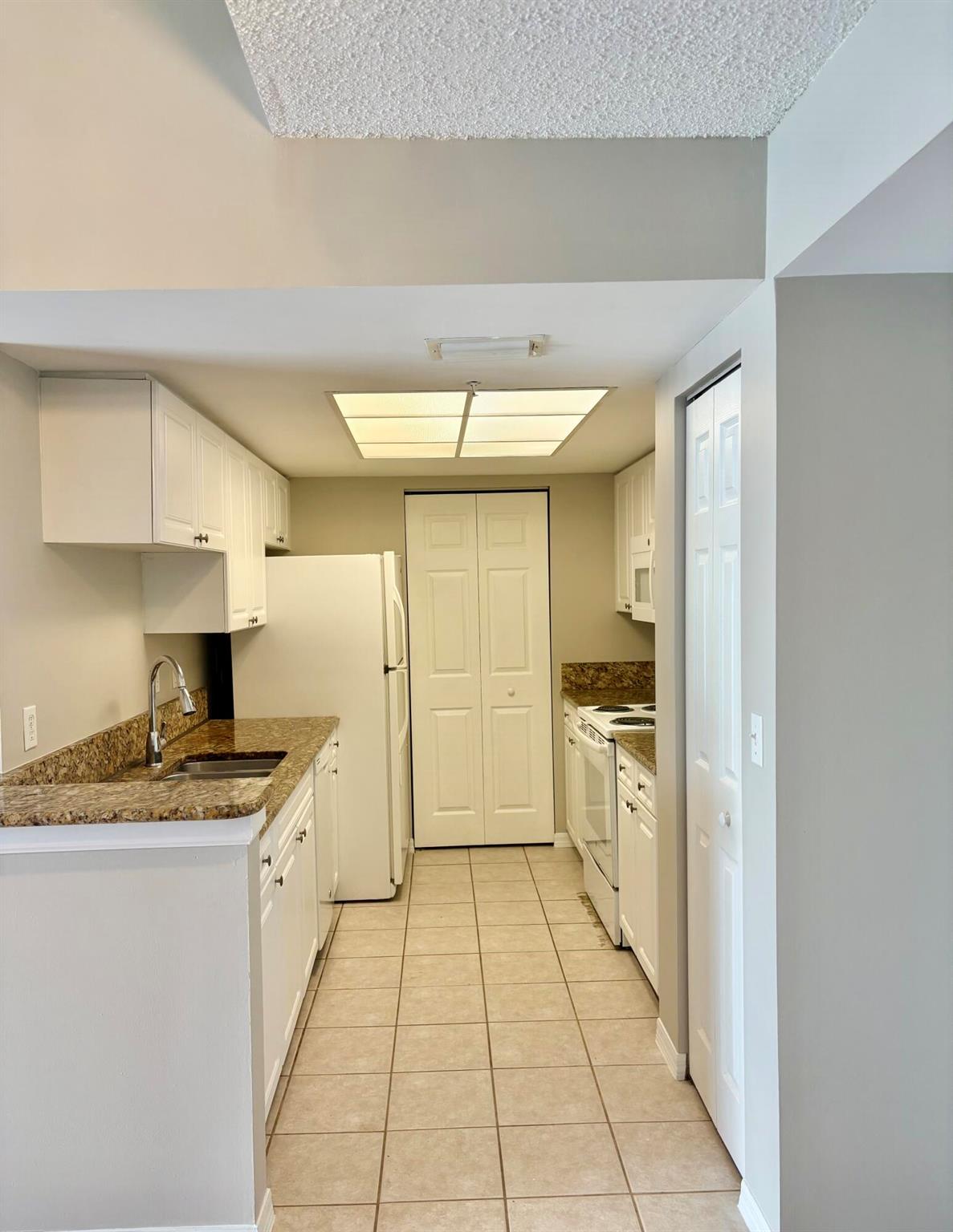 GRAND VIEW AT CRESTWOOD C - Residential Lease