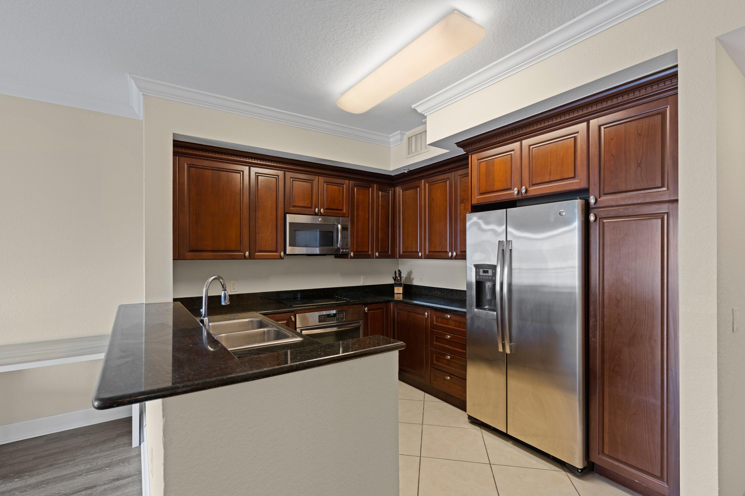 VIZCAYA LAKES CONDO - Residential
