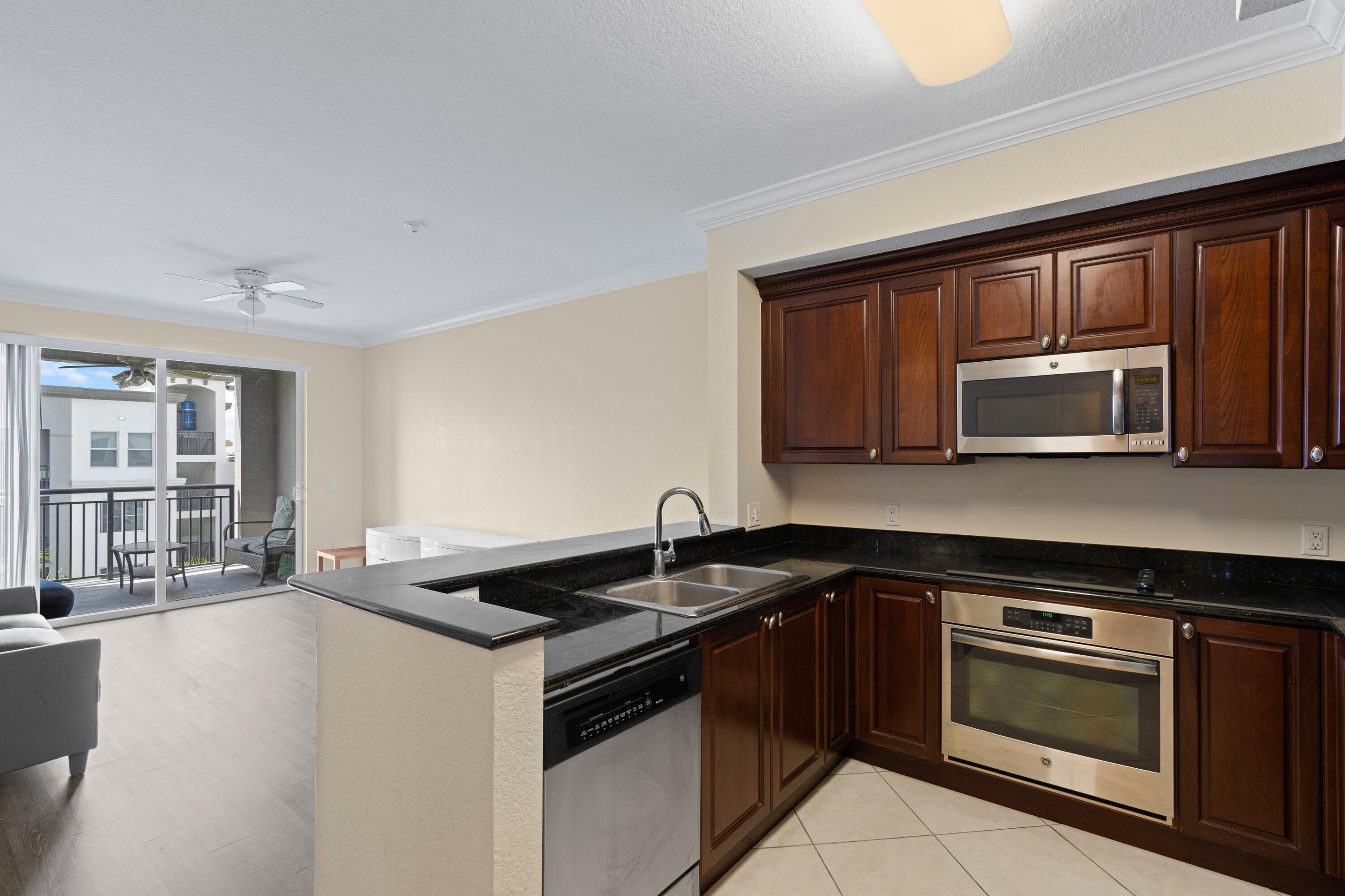 VIZCAYA LAKES CONDO - Residential