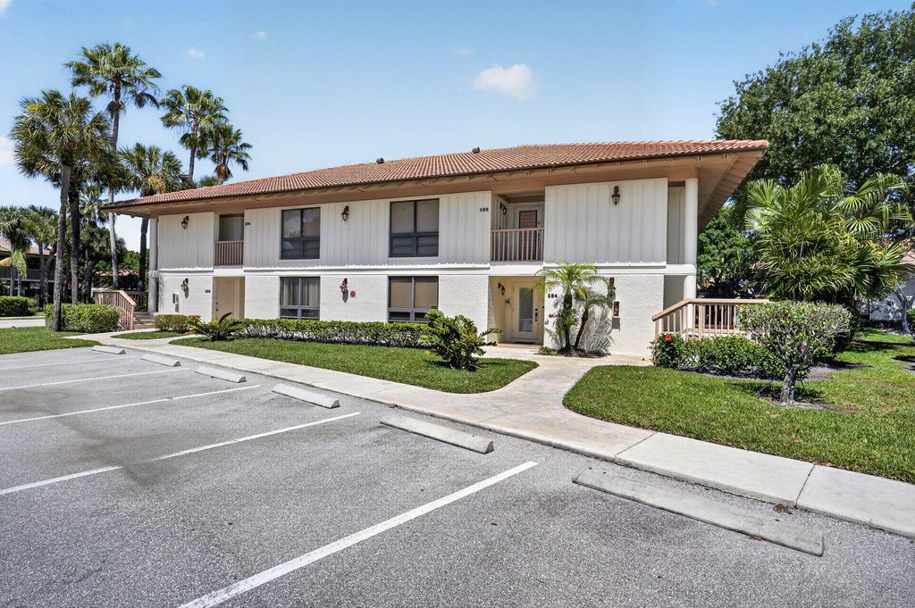 Photo of 368 Brackenwood Circle, Palm Beach Gardens, FL 33418 (MLS # B26023187)