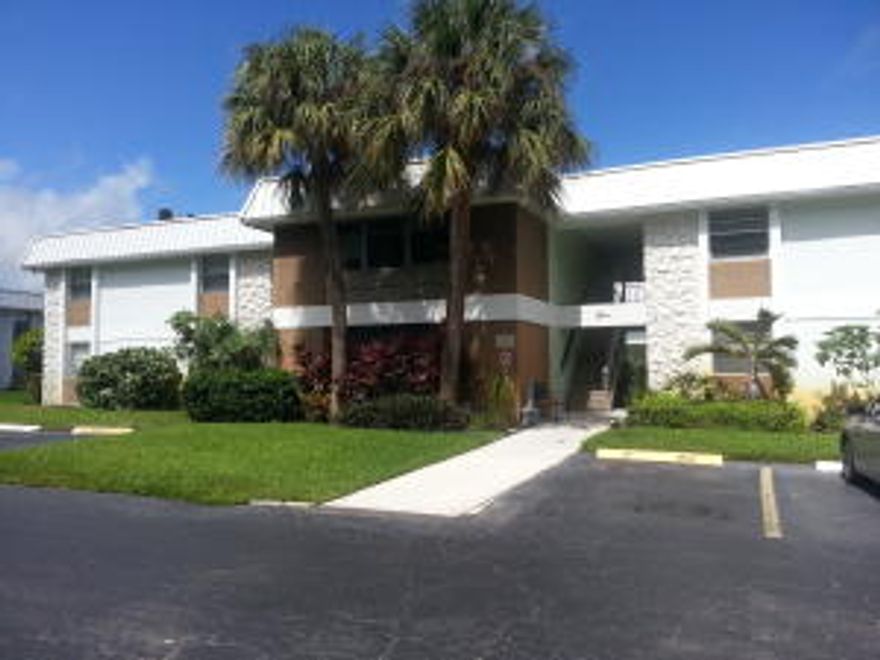 Cute one bedroom one bath unit on second floor.  Must be over 55 to occupy.  Must process through HOA prior to move in.