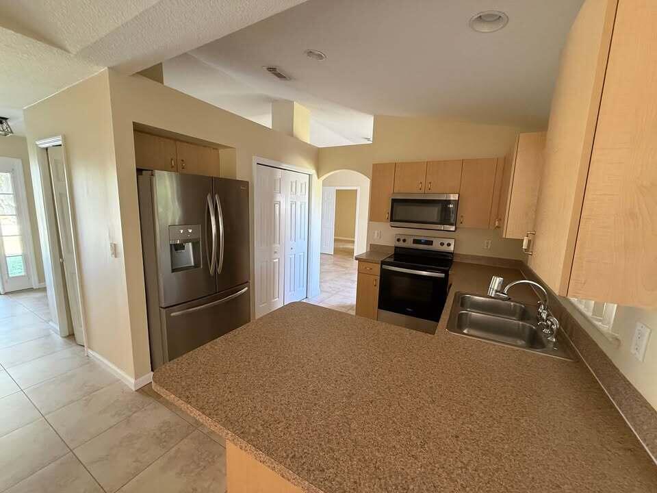 PORT ST LUCIE SECTION 35 - Residential Lease