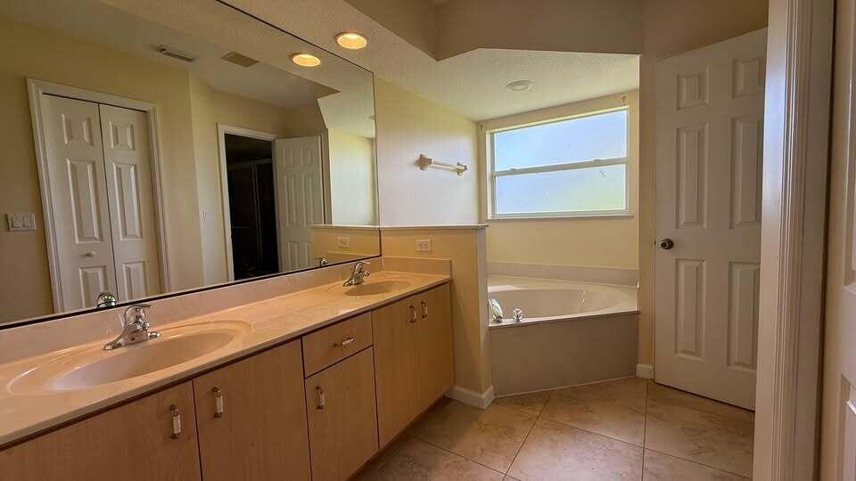 PORT ST LUCIE SECTION 35 - Residential Lease