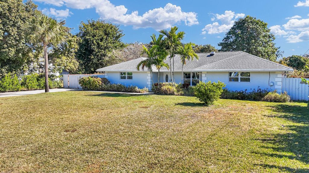 Photo of 3150 Gulfstream Road, Palm Springs, FL 33461 (MLS # R11162692)