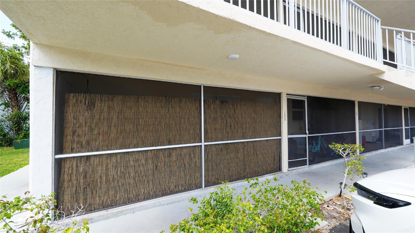 5377 SW 40th Avenue 105