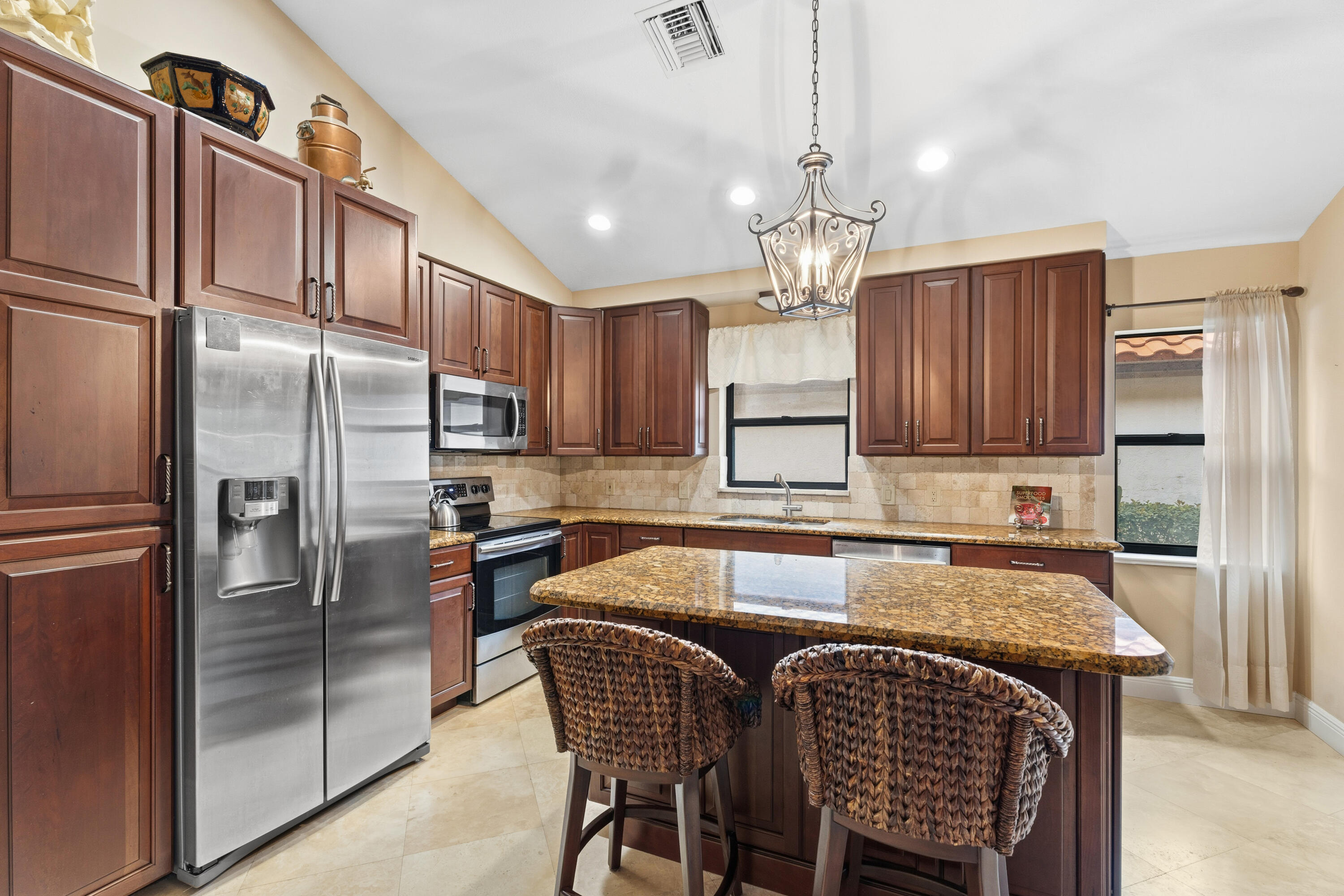 2802 SW Mariposa Circle