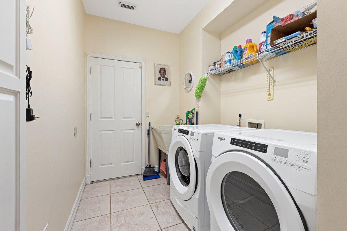 SAWGRASS LAKES PHASE 2 - Residential Lease