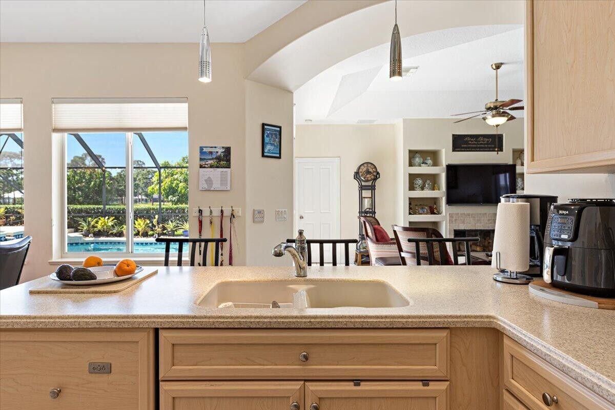 SAWGRASS LAKES PHASE 2 - Residential Lease