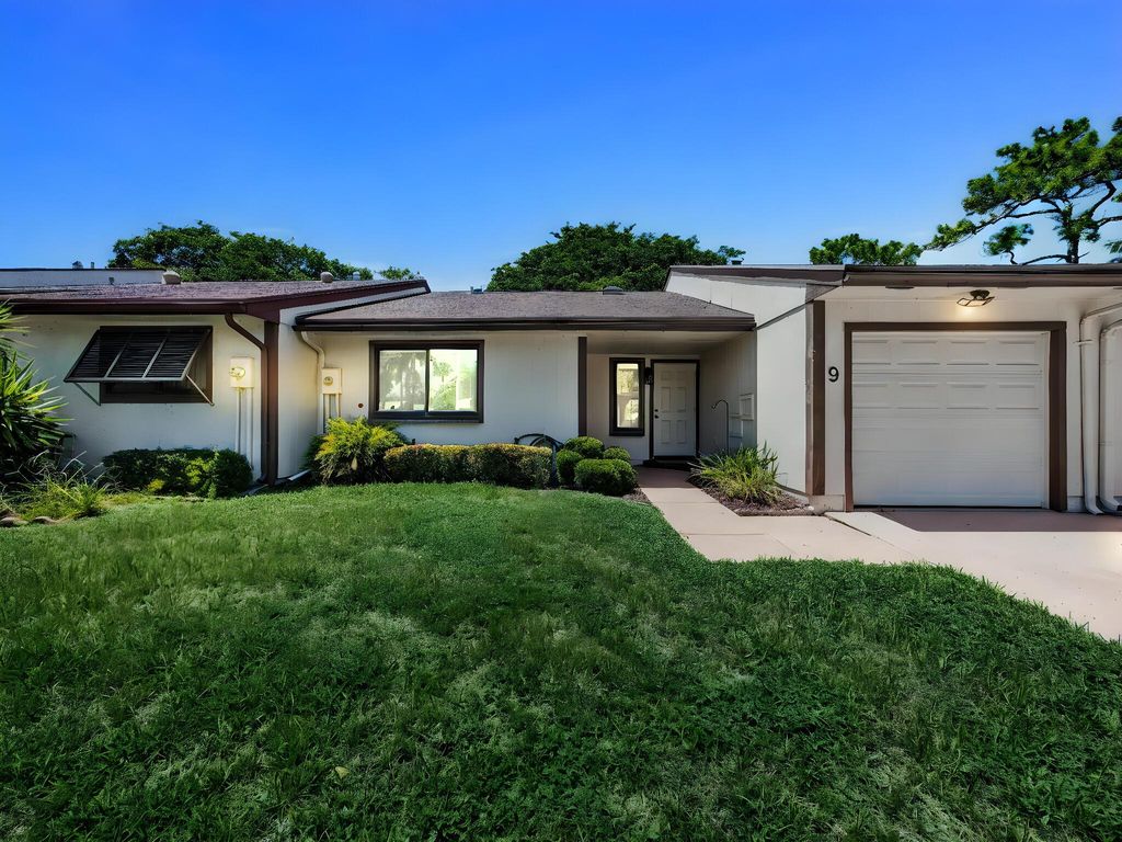 Photo of 9 Brompton Lane, Boynton Beach, FL 33426 (MLS # R11117622)