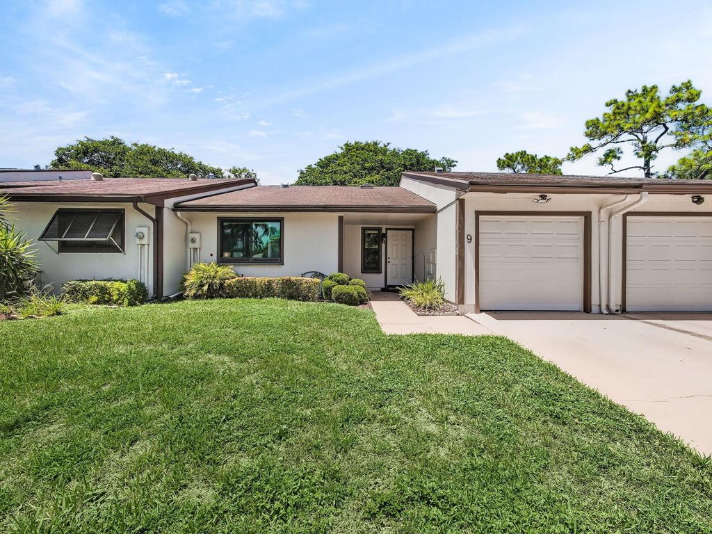 Photo of 9 Brompton Lane, Boynton Beach, FL 33426 (MLS # R11117622)
