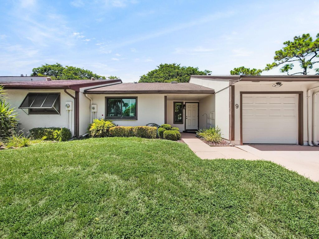 Photo of 9 Brompton Lane, Boynton Beach, FL 33426 (MLS # R11117622)