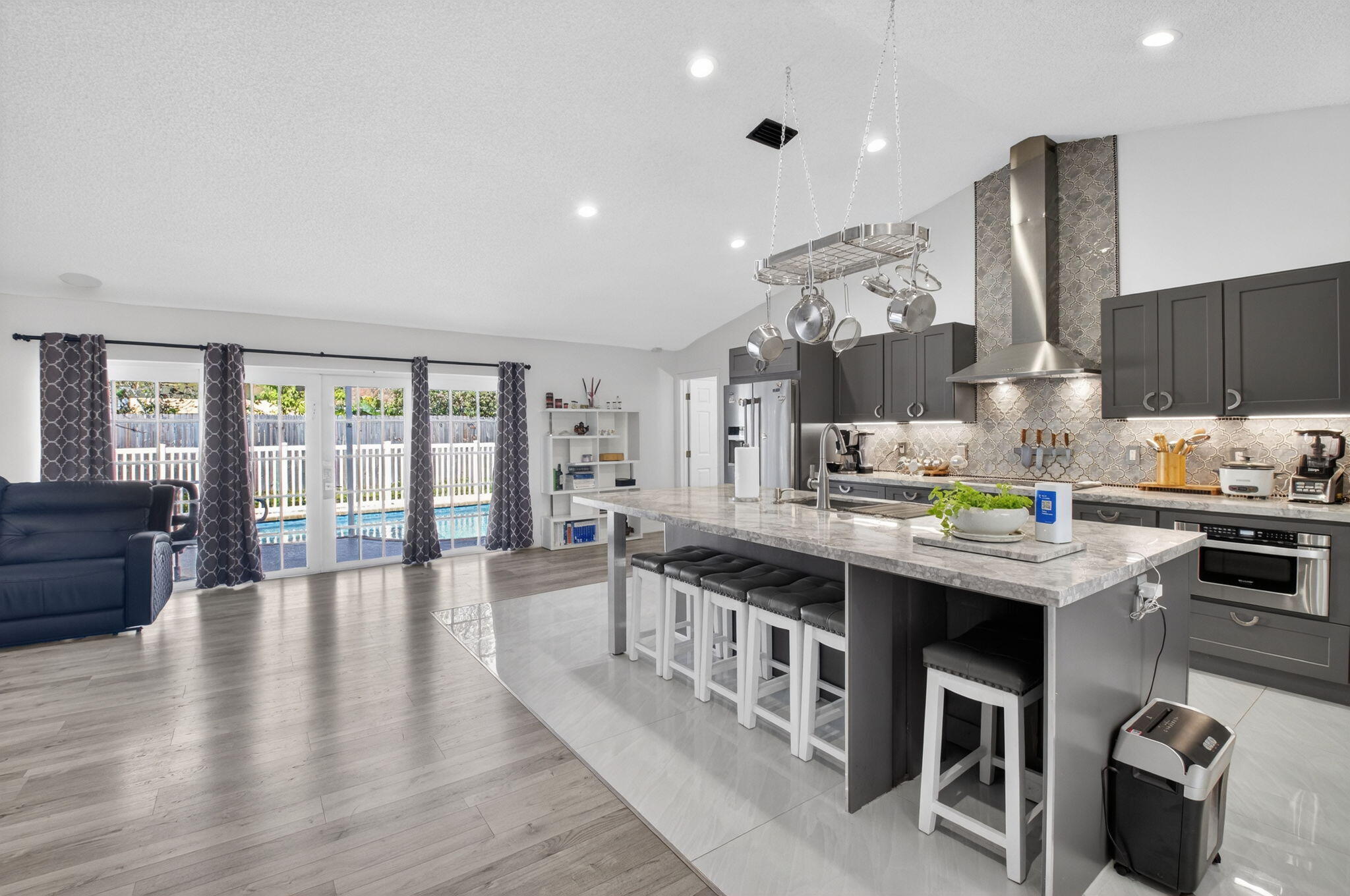 SOUTHWIND LAKES - Residential