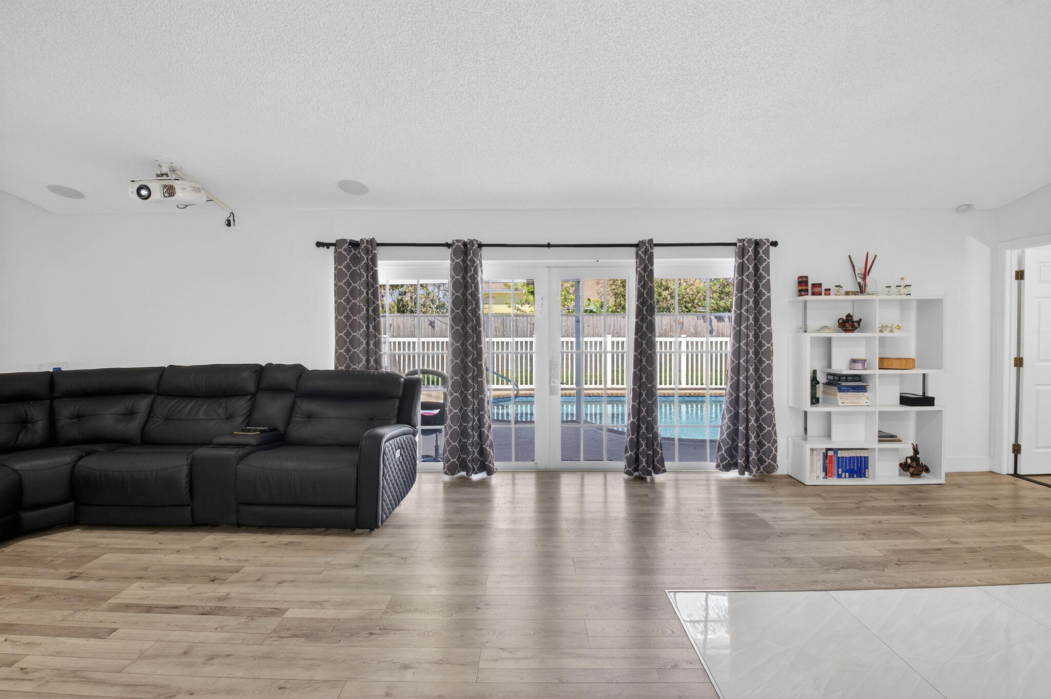 SOUTHWIND LAKES - Residential