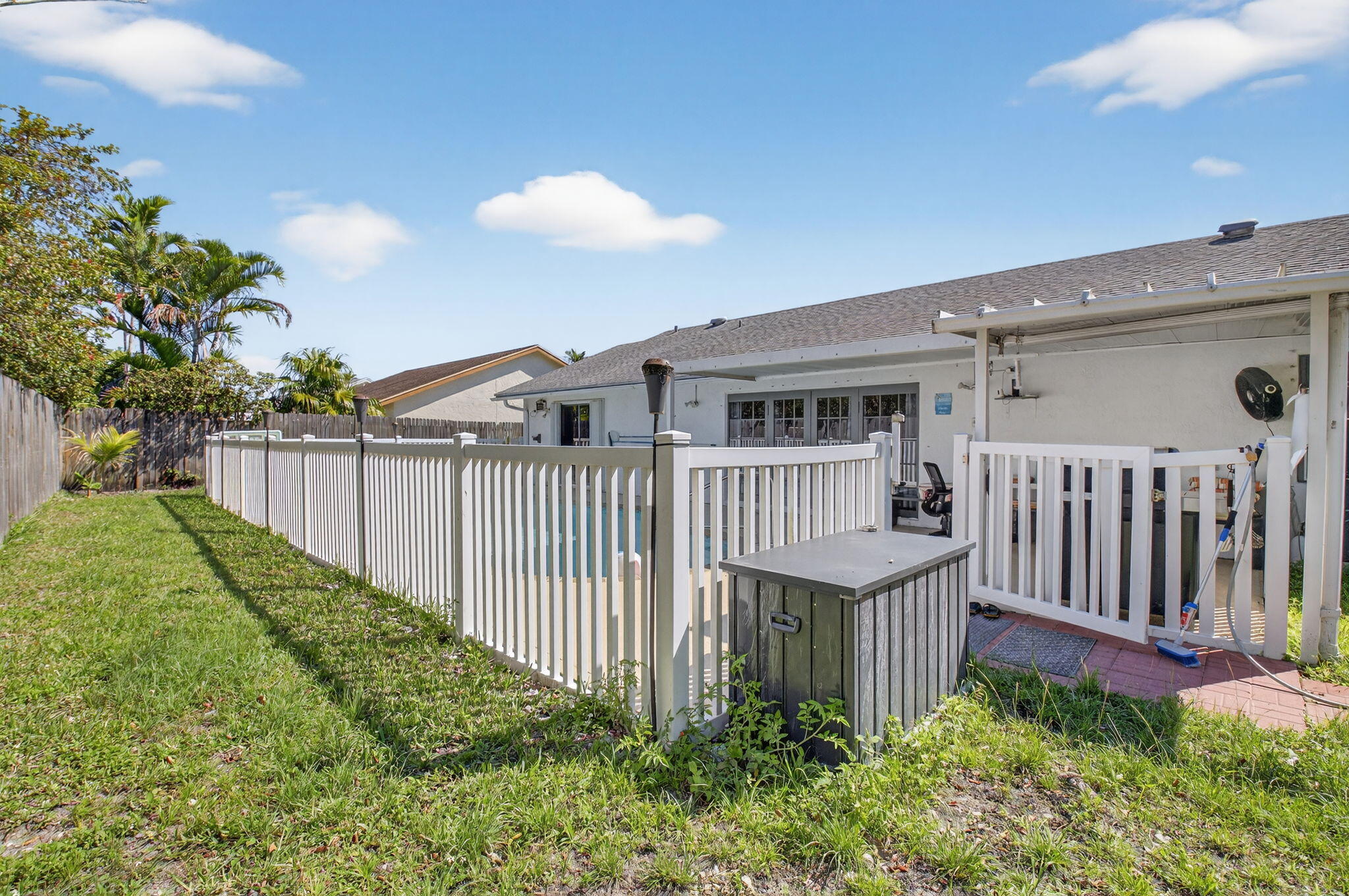 SOUTHWIND LAKES - Residential