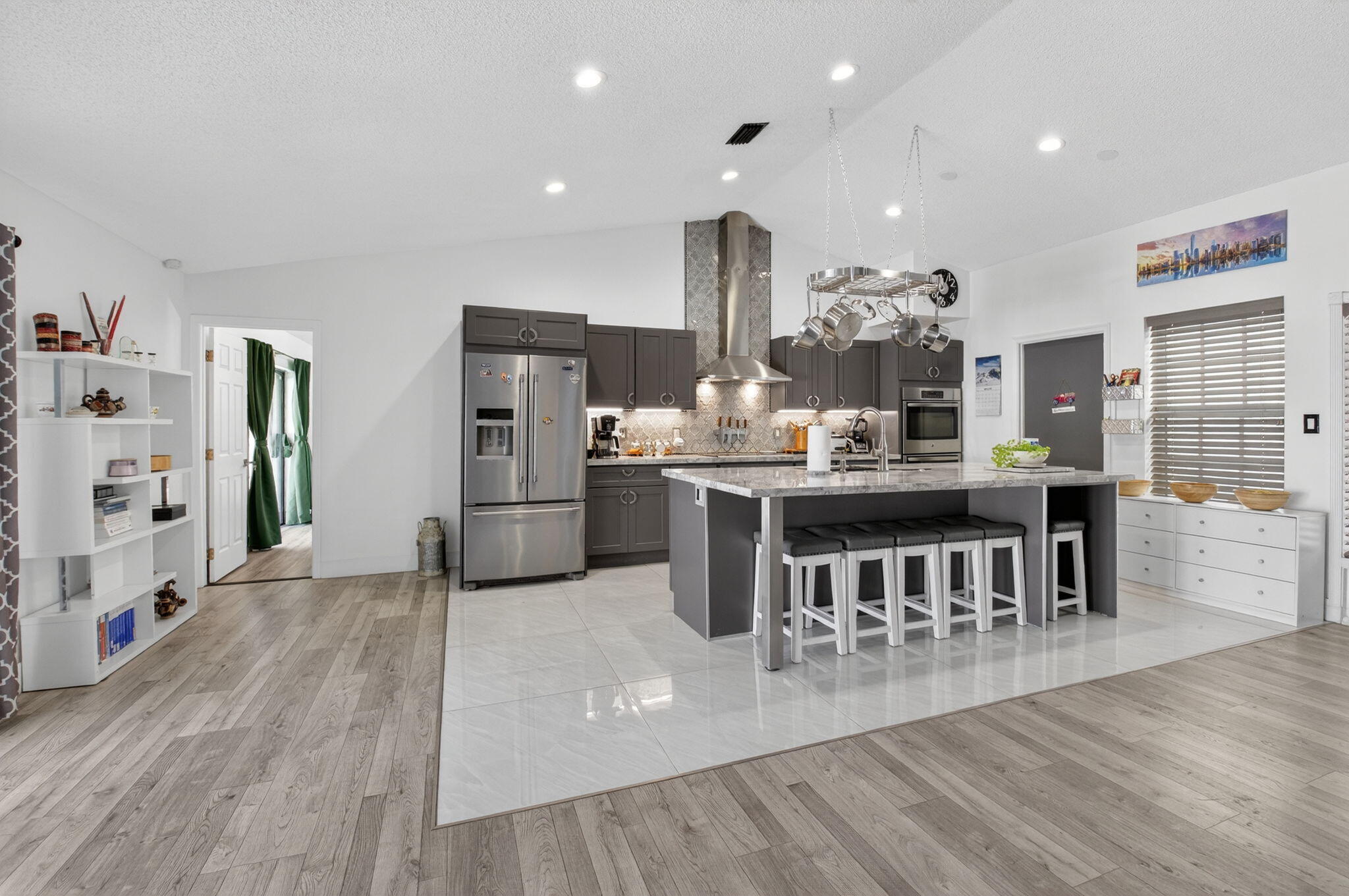 SOUTHWIND LAKES - Residential