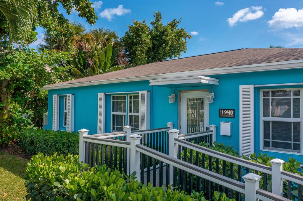 Photo of 1940 NE 2nd Street, Deerfield Beach, FL 33441 (MLS # R11104435)