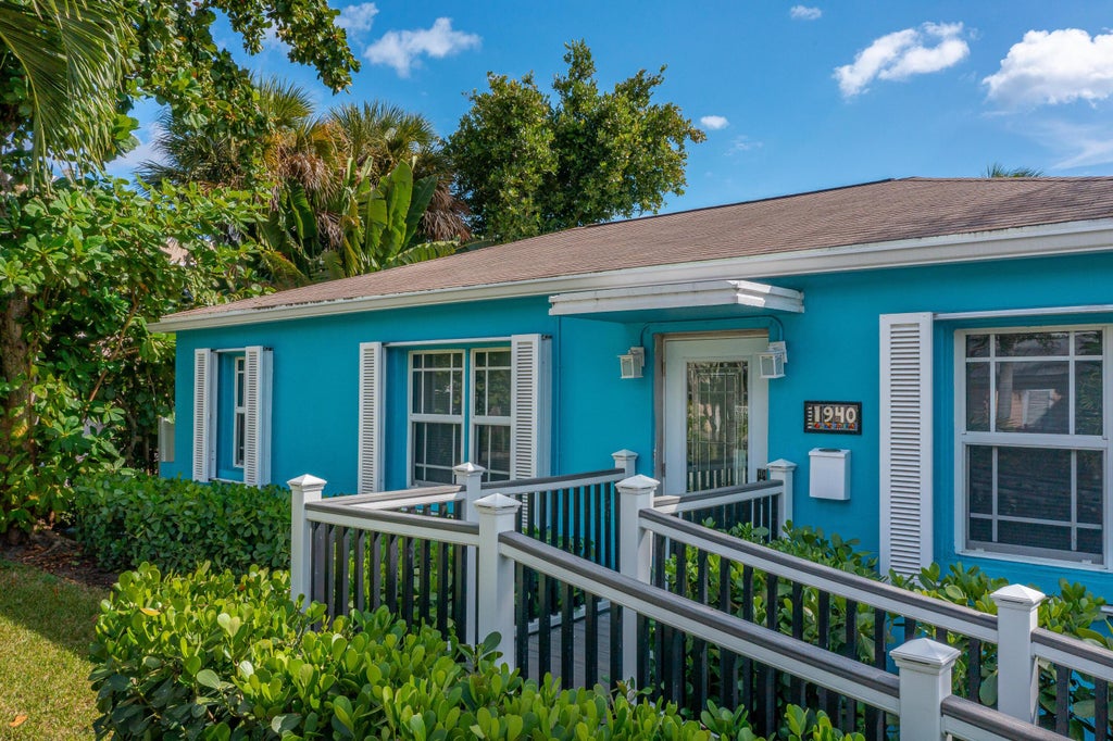 Photo of 1940 NE 2nd Street, Deerfield Beach, FL 33441 (MLS # R11104435)
