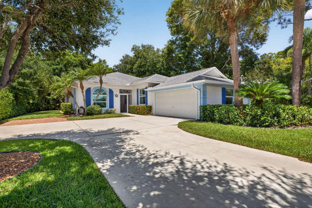 Photo of 974 SE SAINT LUCIE Boulevard, Stuart, FL 34996 (MLS # B26063263)