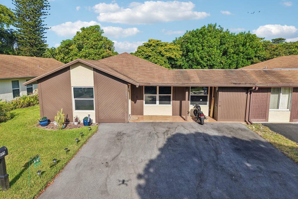 Photo of 2075 SW 72ND Avenue, Davie, FL 33317 (MLS # B26067939)