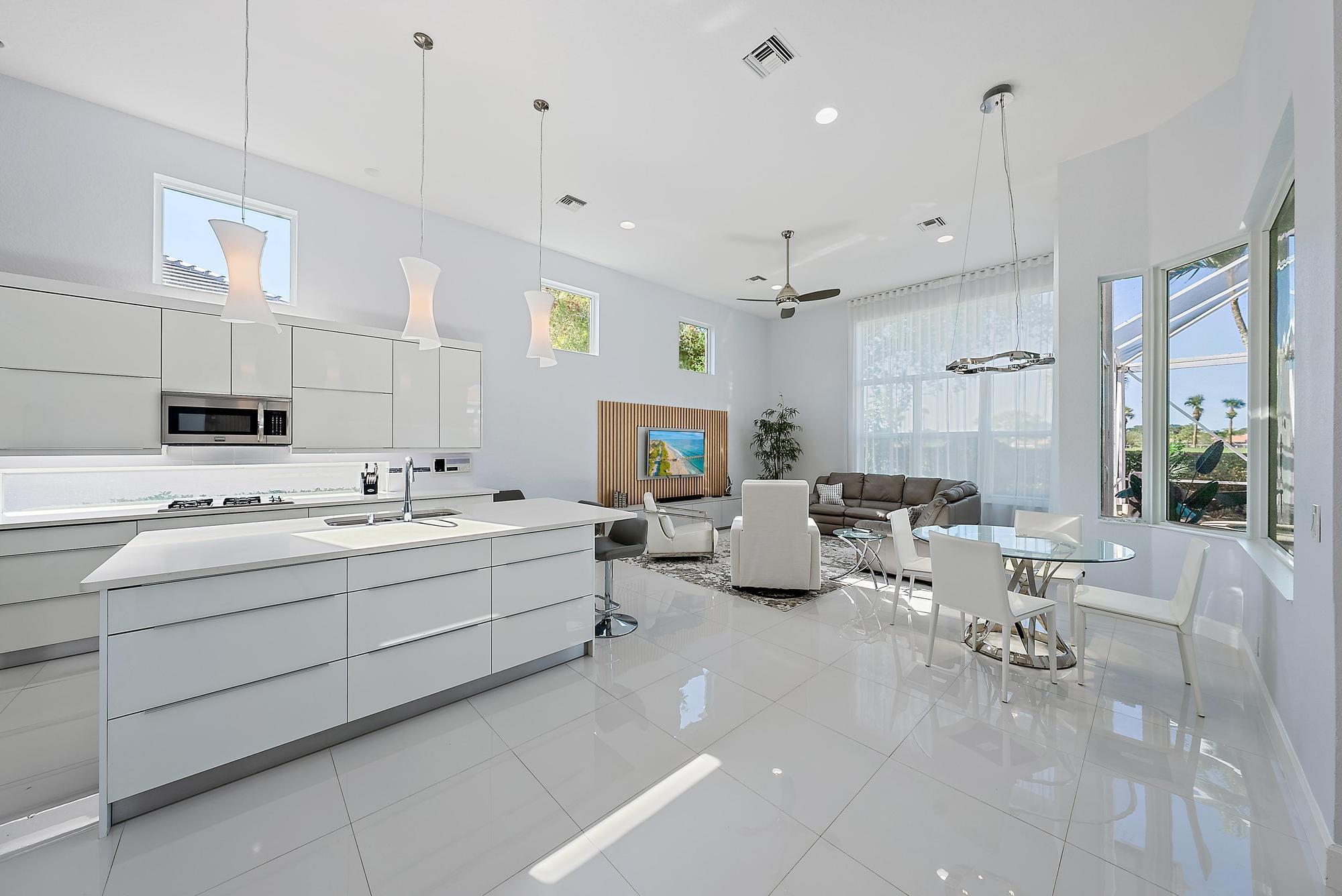 IBIS GOLF AND COUNTRY CLU - Residential Lease