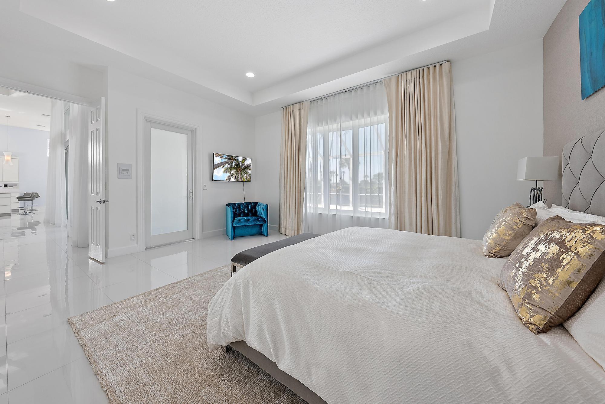 IBIS GOLF AND COUNTRY CLU - Residential Lease