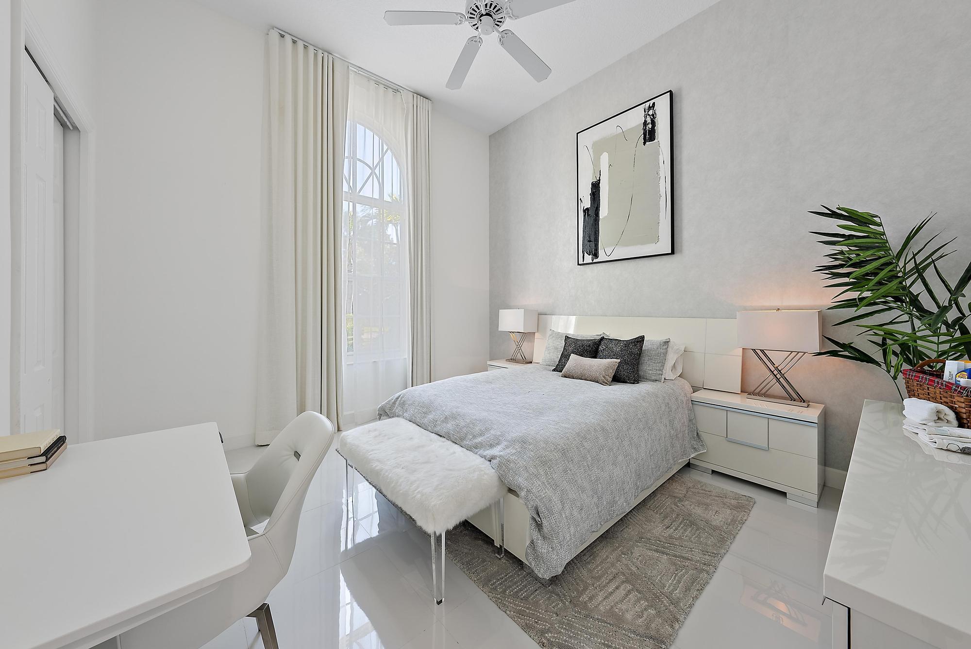 IBIS GOLF AND COUNTRY CLU - Residential Lease