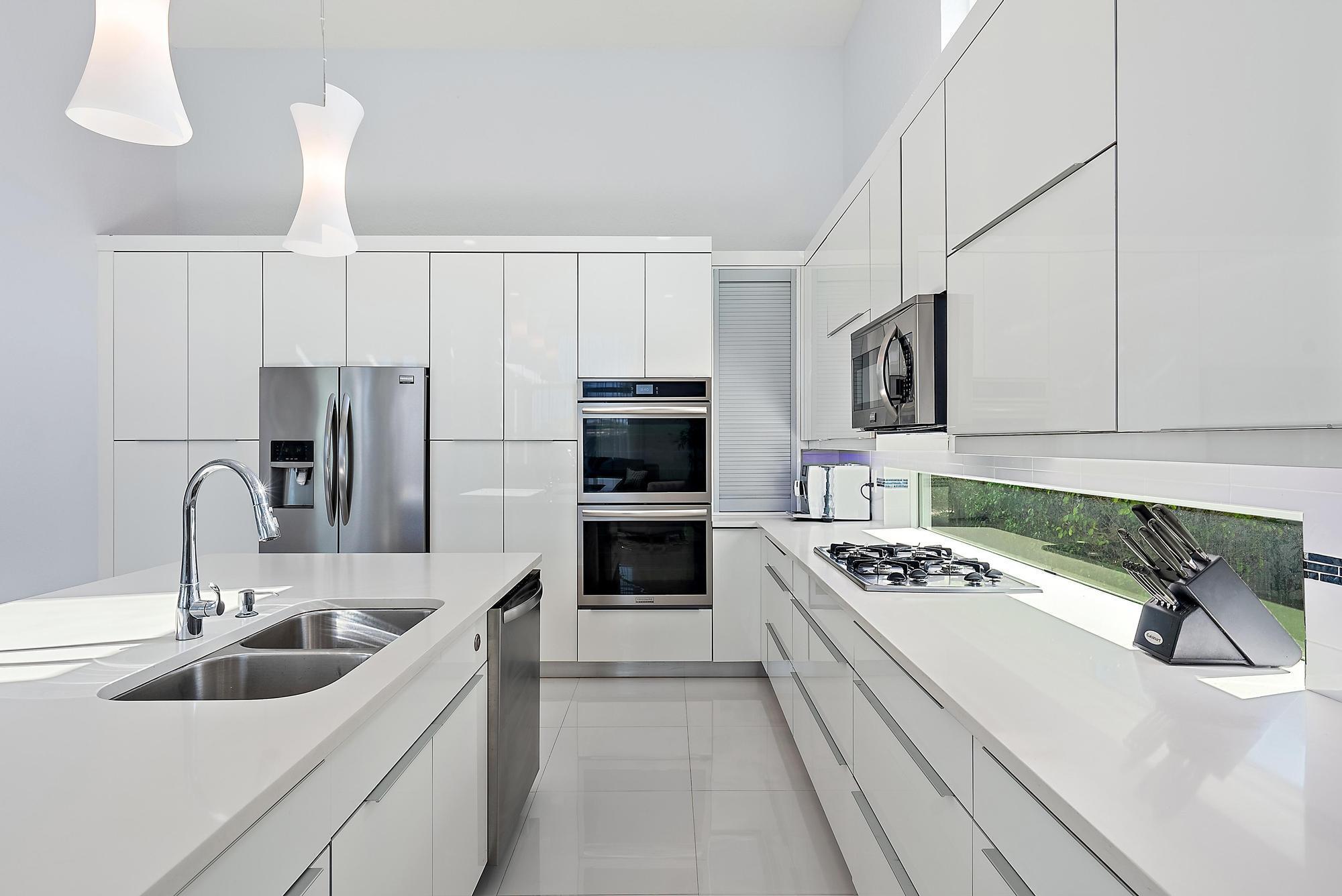 IBIS GOLF AND COUNTRY CLU - Residential Lease