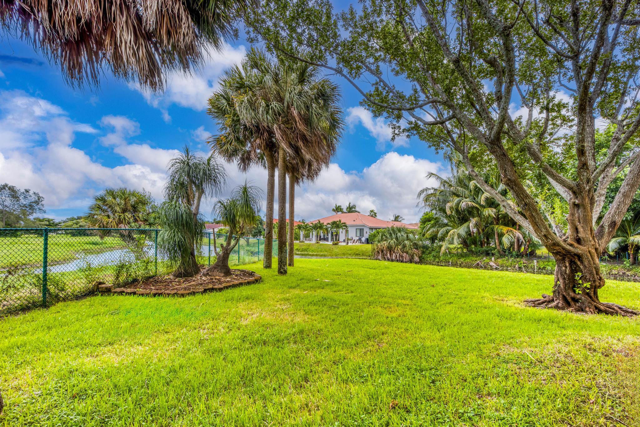 KENSINGTON GARDENS CONDO - Residential