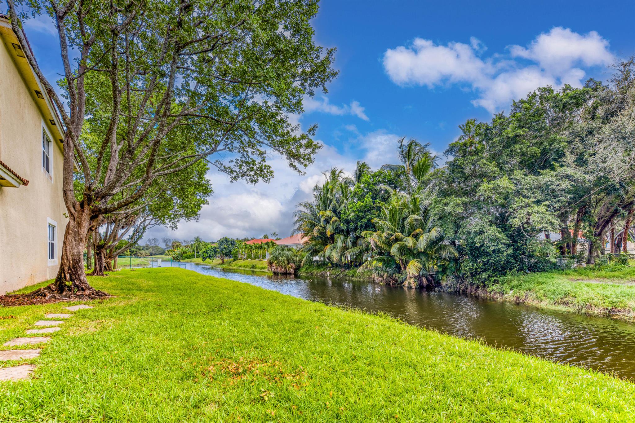 KENSINGTON GARDENS CONDO - Residential