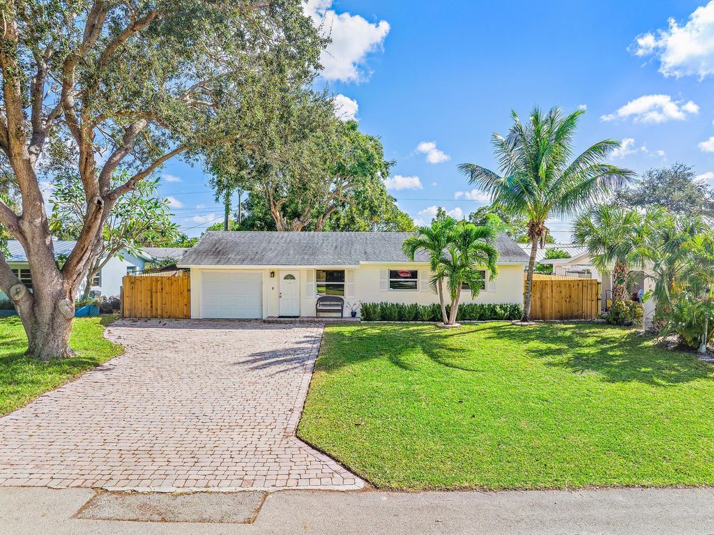 Photo of 408 Erie Drive, Jupiter, FL 33458 (MLS # R10938646)