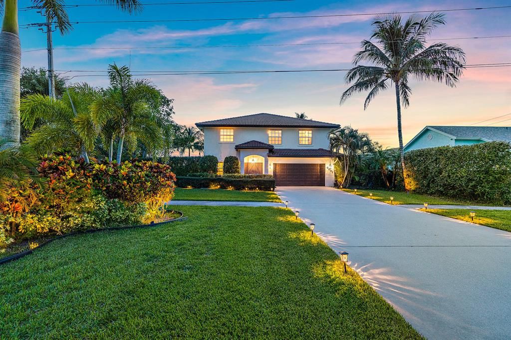 Photo of 6031 Robinson Street St, Jupiter, FL 33458 (MLS # R10743409)