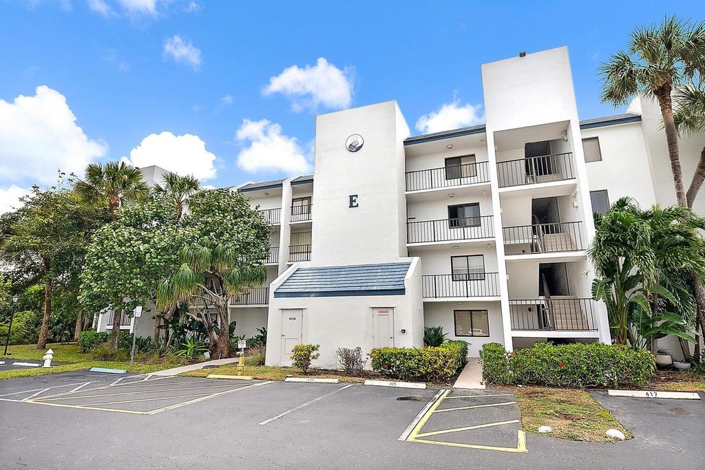 Photo of 1605 S Us Highway 1 #E401, Jupiter, FL 33477 (MLS # R11145031)