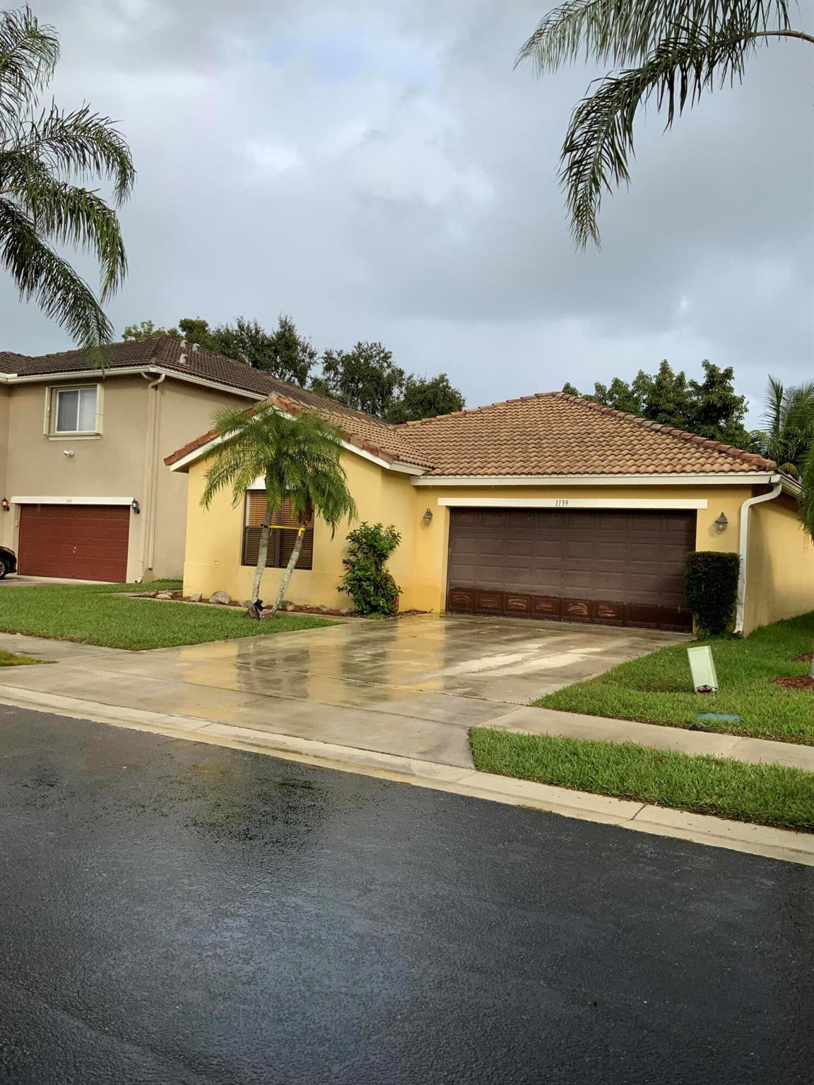 Beautiful house in a save and nice gate community Close to express way, Restaurants, mall, good schools and hospital.