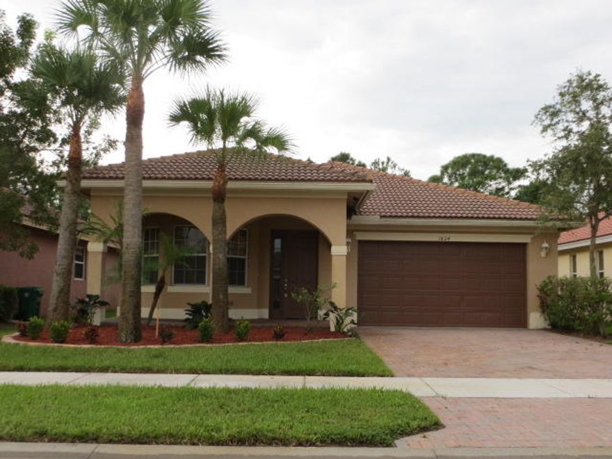 MOVE IN NOW!  4/2/2 HOME IN NEWPORT ISLES! CLOSE TO TRADITION AND I95 FOR EASY COMMUTE. ALL APPLIANCES INCLUDED. COMMUNITY CLUBHOUSE WITH 2 POOLS, FITNESS CENTER, TENNIS, 24 HOUR MANNED GATE, INTERNET INCLUDED.