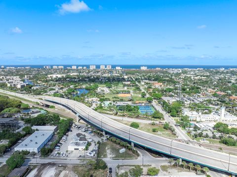 A home in Deerfield Beach