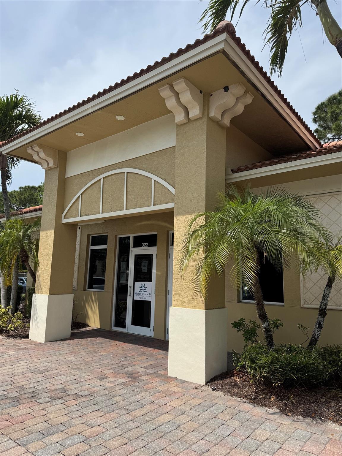 Looking for a professional and flexible workspace without the full-time commitment? This co-working opportunity in the heart of St. Lucie West offers just that! Lease a beautifully maintained office suite on a part-time basis with two flexible plans:
• 8 days/month (Tuesdays & Thursdays) – $3,000/month
• 12 days/month (Tuesdays, Thursdays, Saturdays & Sundays) – $4,000/month
Ideal for professionals, therapists, consultants, or small teams seeking a consistent and polished environment to meet clients or get work done. Convenient location, modern amenities, and a professional atmosphere make this the perfect place to elevate your business presence.