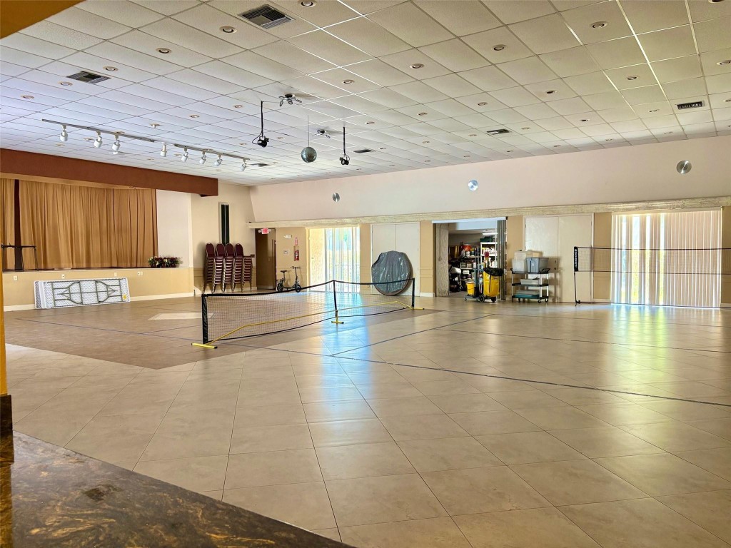 Oriole Golf & Tennis TWO - Residential