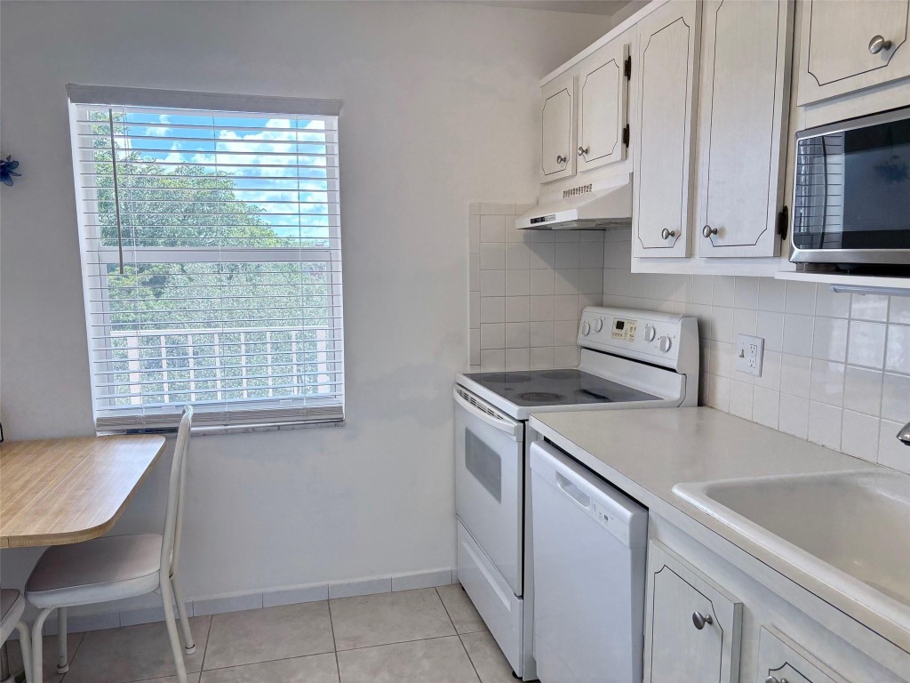 Oriole Golf & Tennis TWO - Residential