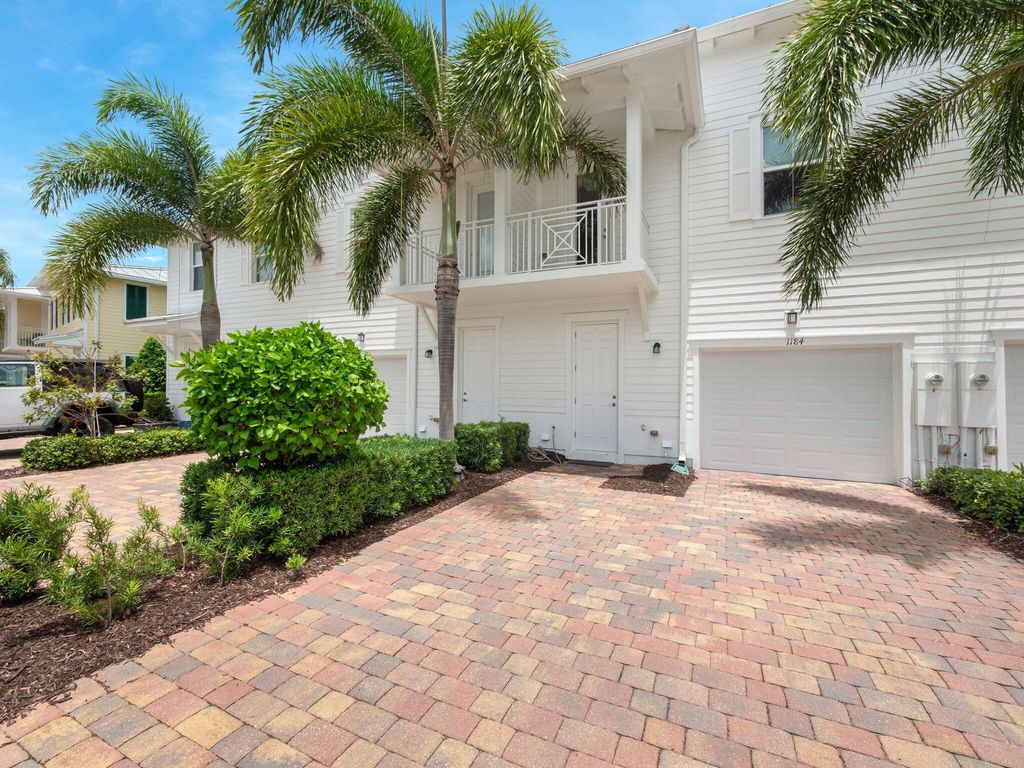 Photo of 1184 S Community Drive, Jupiter, FL 33458 (MLS # R11110918)