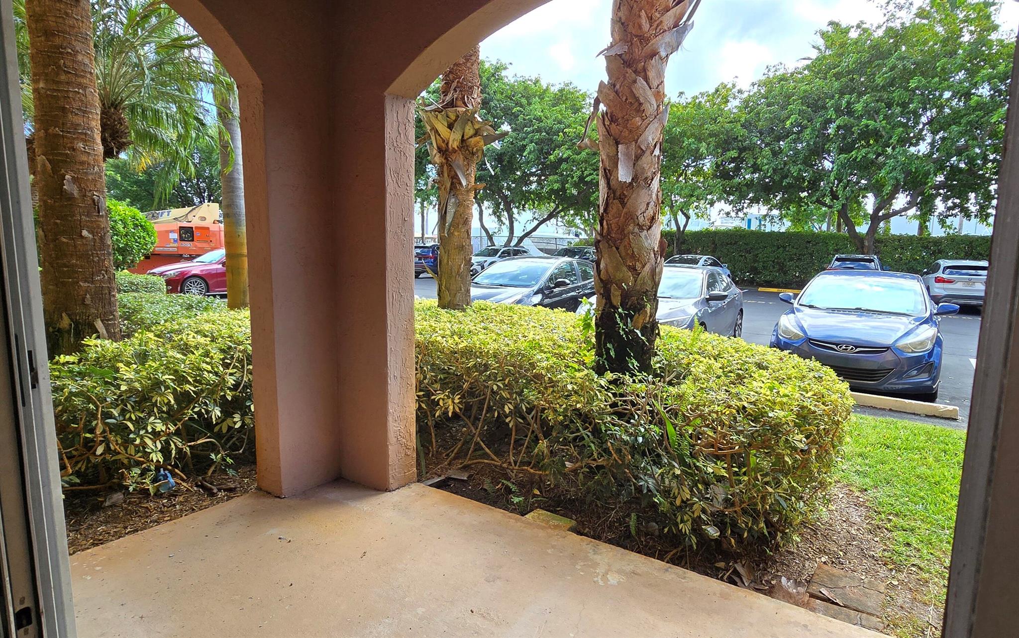 HYPOLUXOS MARINERS CAY CO - Residential Lease