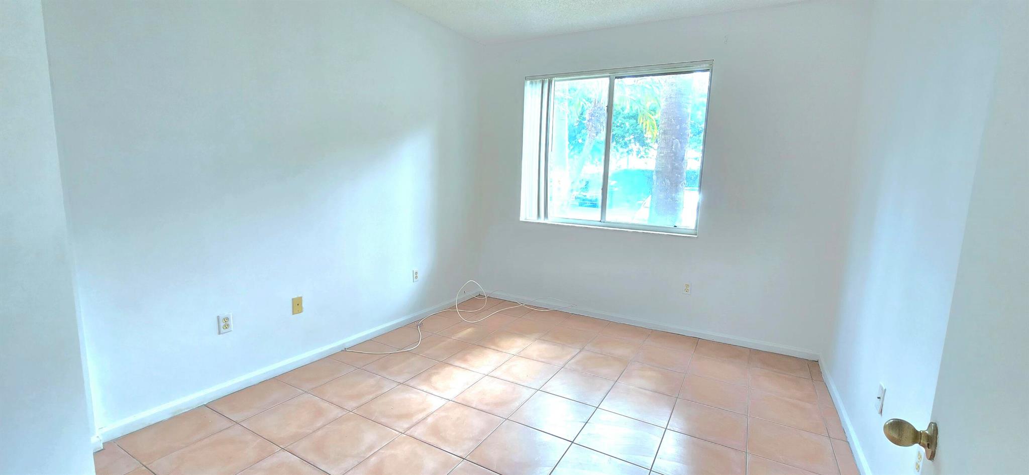 HYPOLUXOS MARINERS CAY CO - Residential Lease