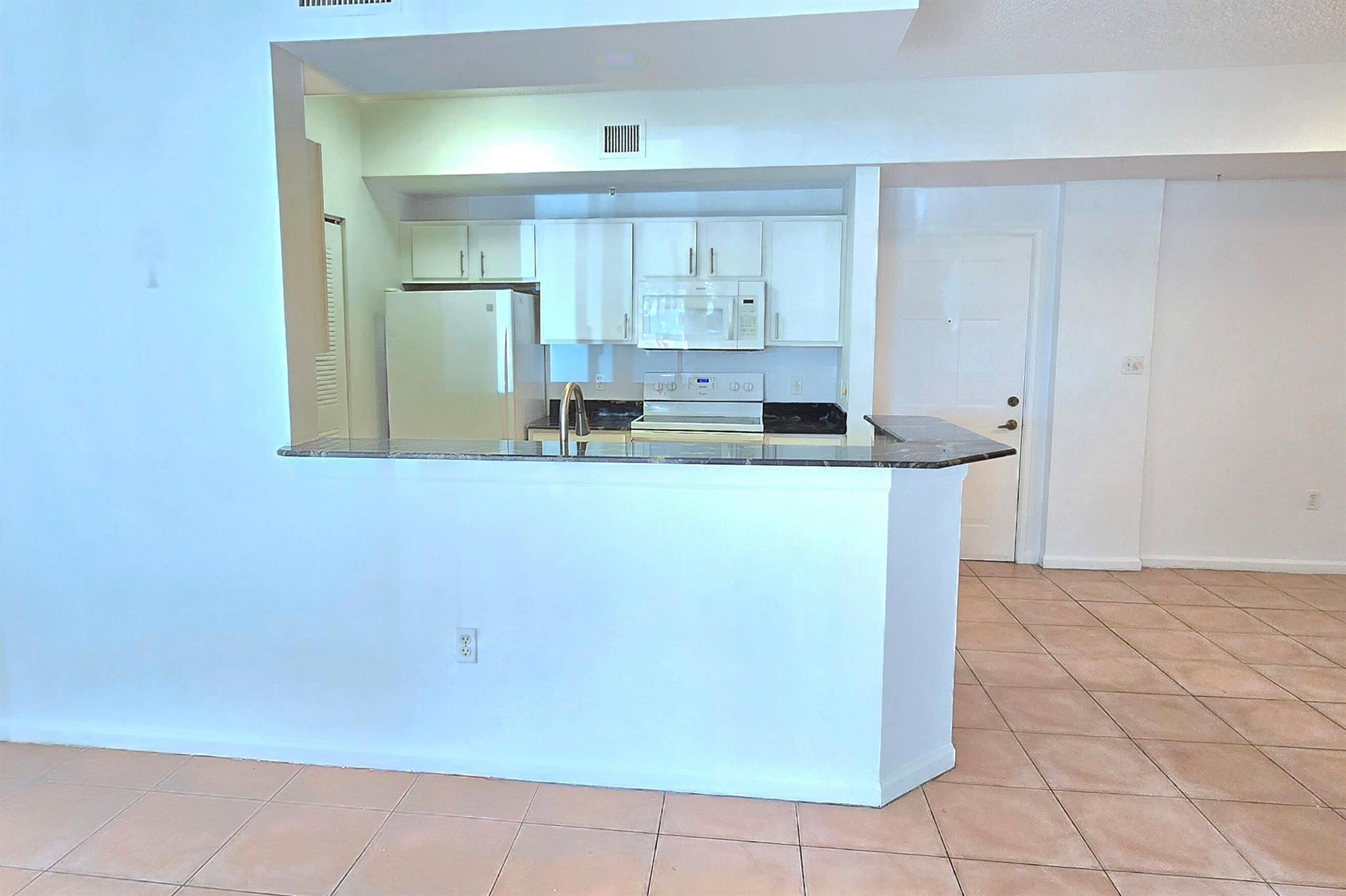 HYPOLUXOS MARINERS CAY CO - Residential Lease