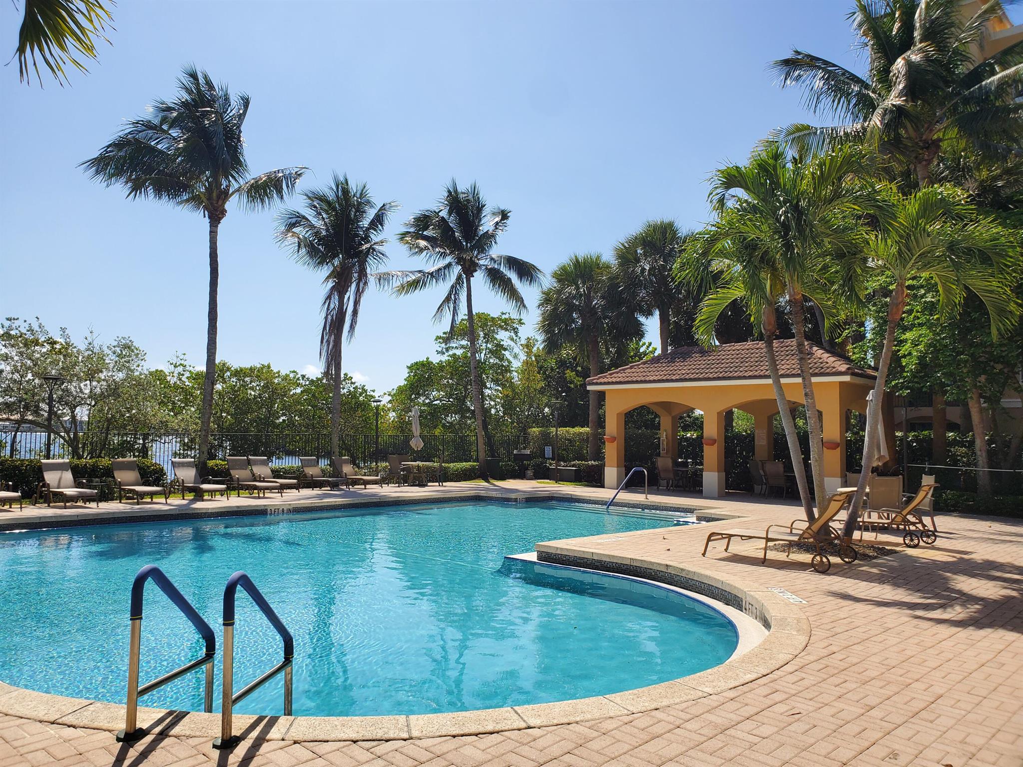 HYPOLUXOS MARINERS CAY CO - Residential Lease